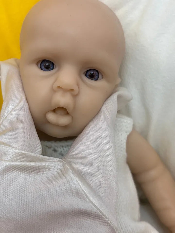 33cm Loulou Silicone Reborn Baby Girl – Open Eyes, Open Mouth, 3D Painted Skin, Collectible Keepsake Gift for Kids